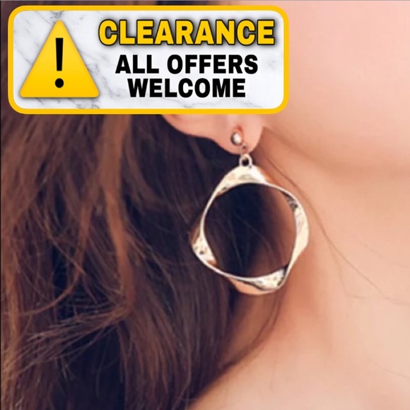 Jewelry - 🔴5/$15⚠️𝗖𝗟𝗘𝗔𝗥𝗔𝗡𝗖𝗘⚠️Gold Earrings NEW